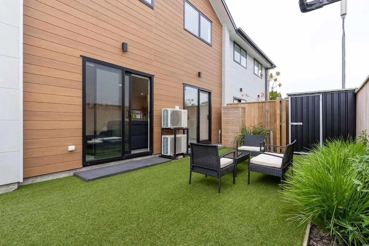 Stylish City Fringe 2 Bedroom House Christchurch